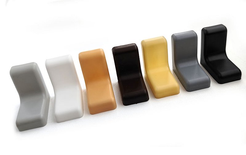 Uholník 25x25, plastová krytka, viac farieb